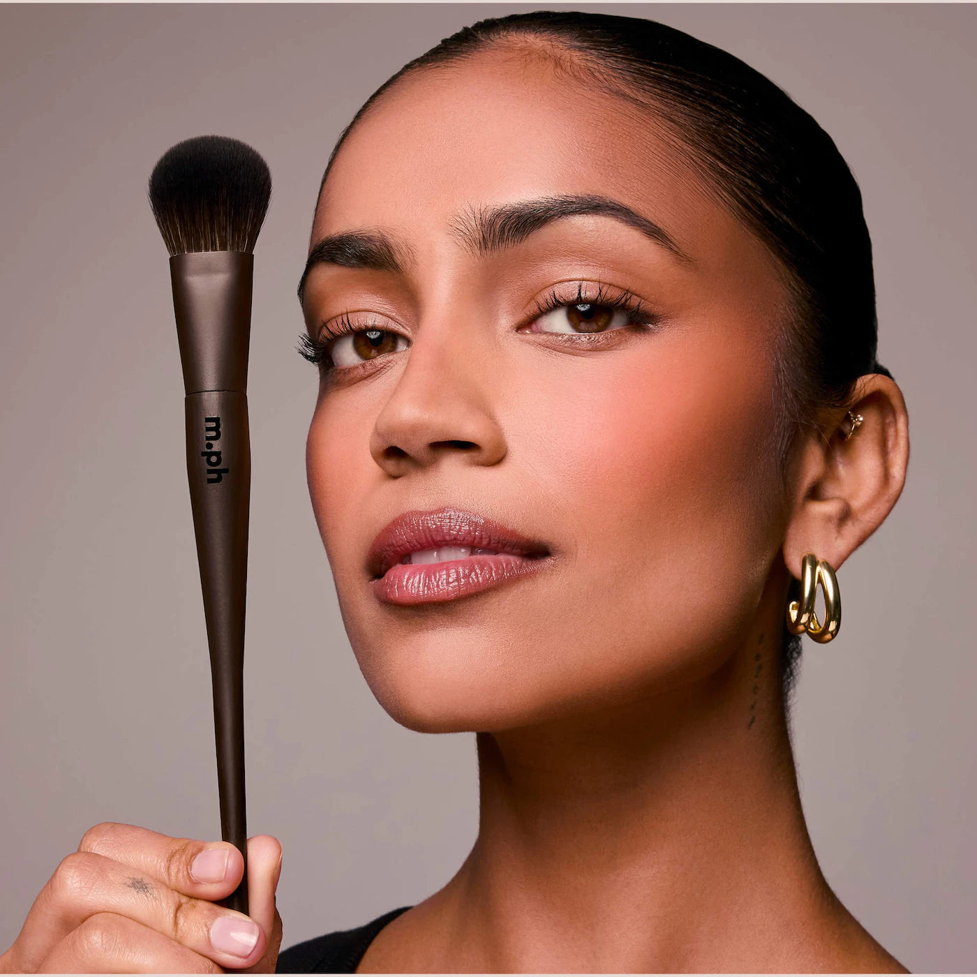 The Cream Blush Brush-m.ph by Mary Phillips